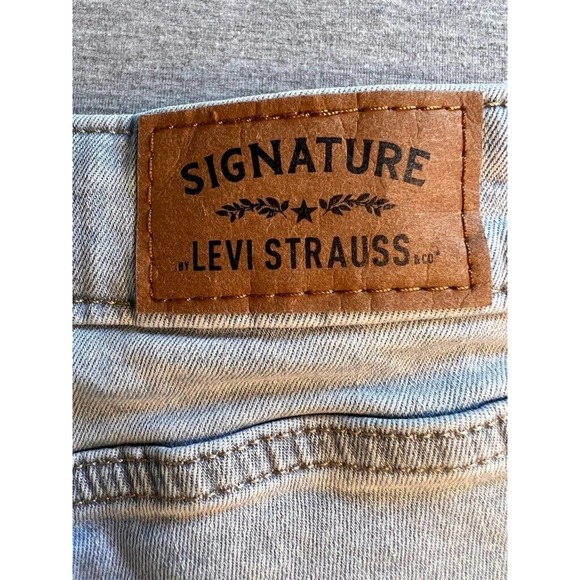 Signature By Levi Strauss & Co. Womens High Rise Shorts Cut-Off Frayed Stretch 8 - Picture 10 of 10